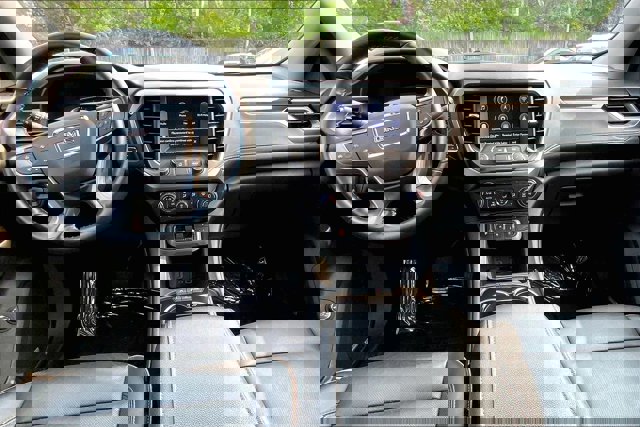 Vehicle image 15 of 32