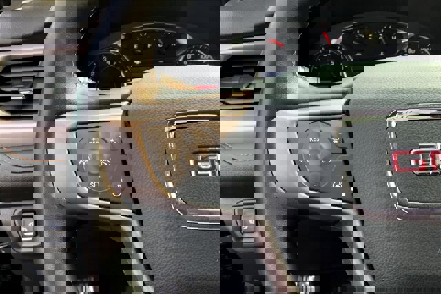 Vehicle image 18 of 32