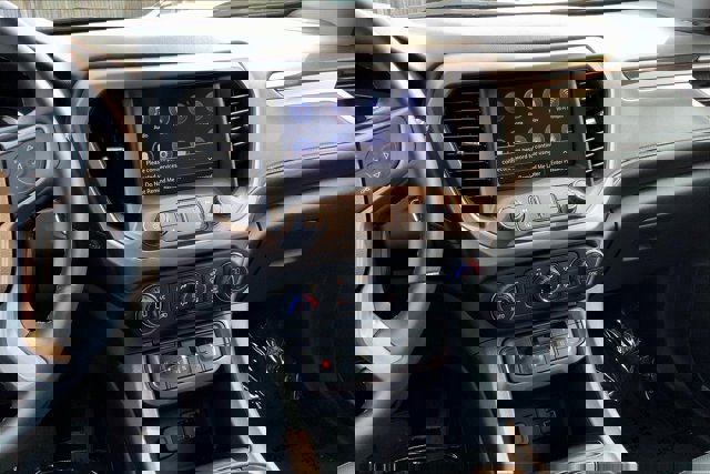 Vehicle image 8 of 32