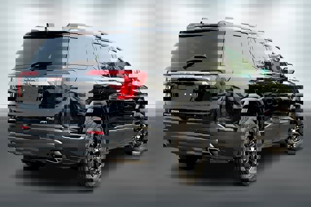 Vehicle image 4 of 32