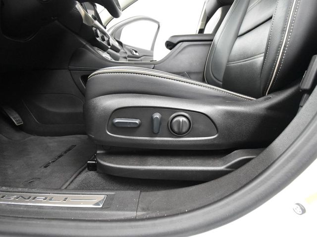 Vehicle image 28 of 63