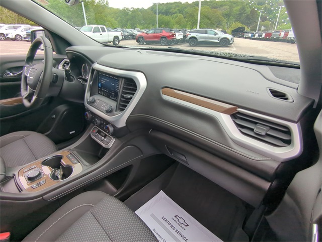 Vehicle image 27 of 33