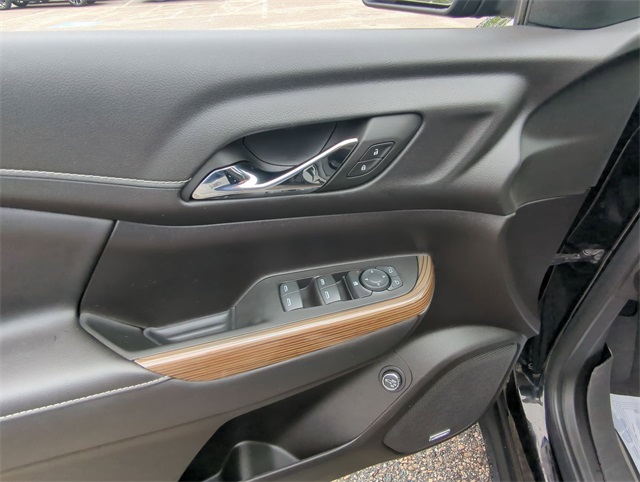 Vehicle image 21 of 33