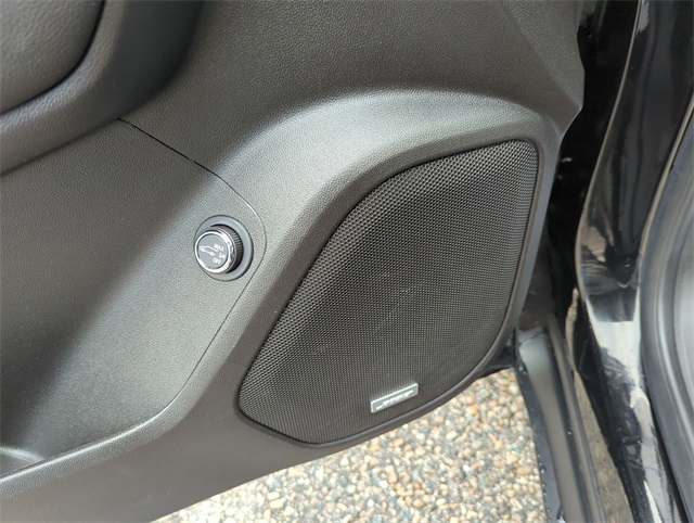 Vehicle image 22 of 33