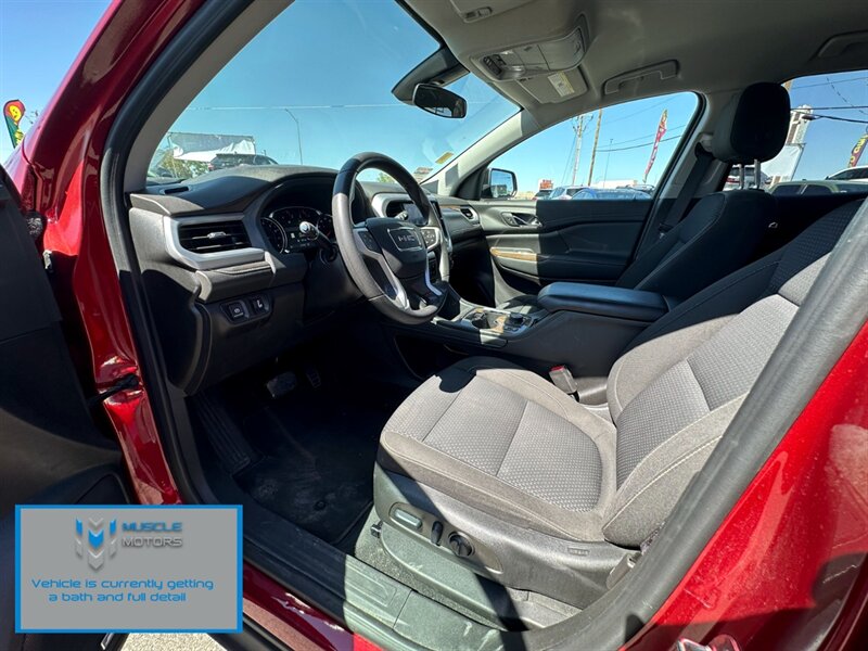 Vehicle image 12 of 14