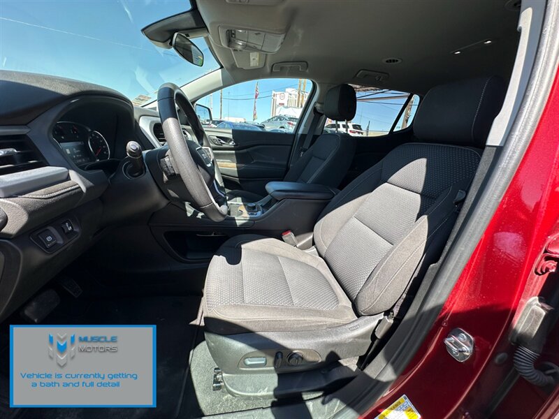 Vehicle image 11 of 14