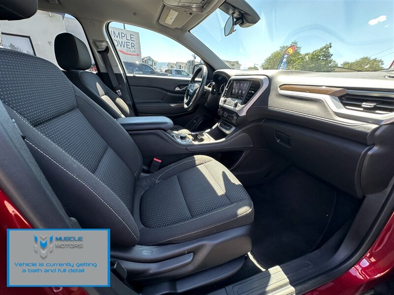 Vehicle image 10 of 14