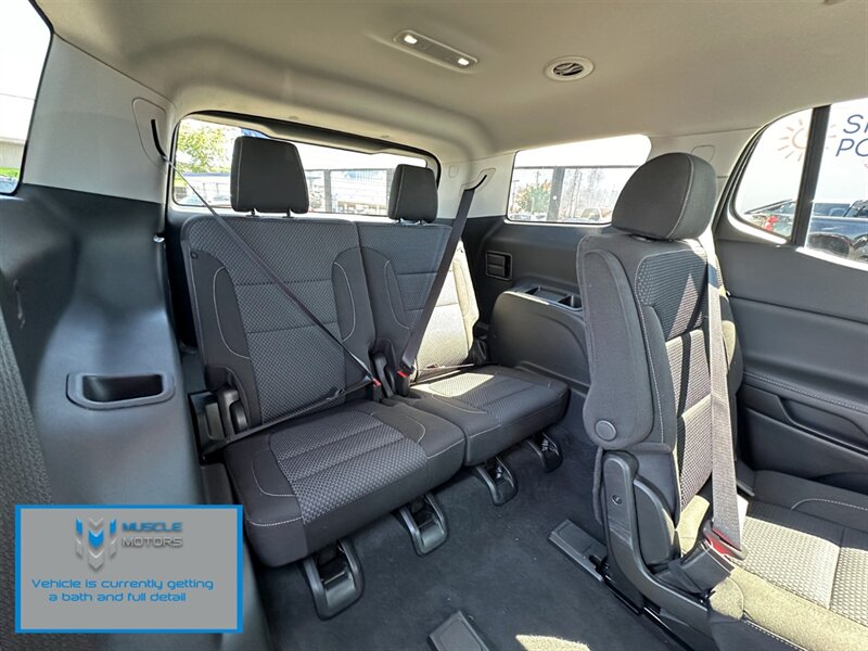 Vehicle image 7 of 14