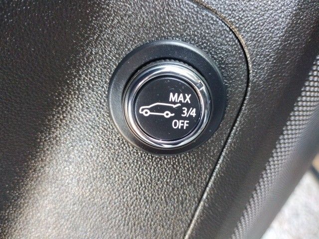 Vehicle image 31 of 45