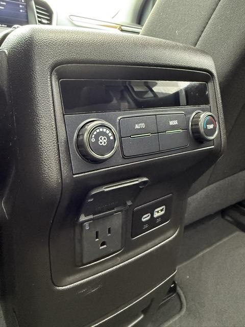 Vehicle image 38 of 40