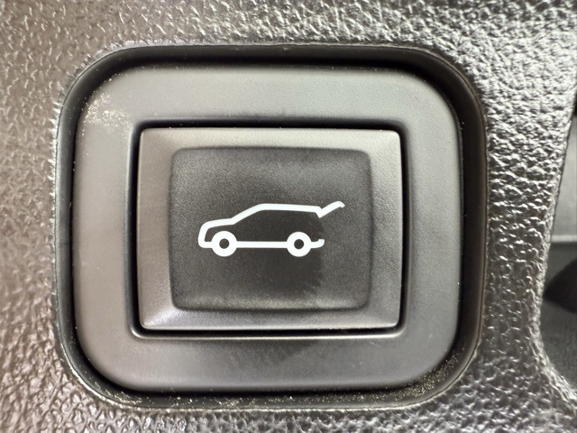 Vehicle image 15 of 40