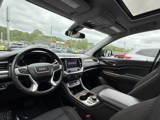 Vehicle image 25 of 40