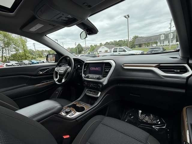 Vehicle image 26 of 40
