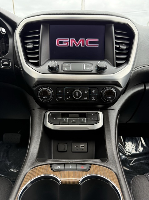 Vehicle image 27 of 40