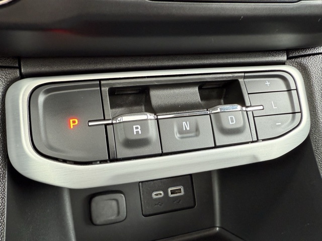 Vehicle image 33 of 40