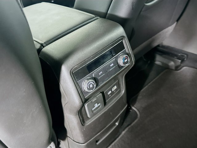 Vehicle image 27 of 31