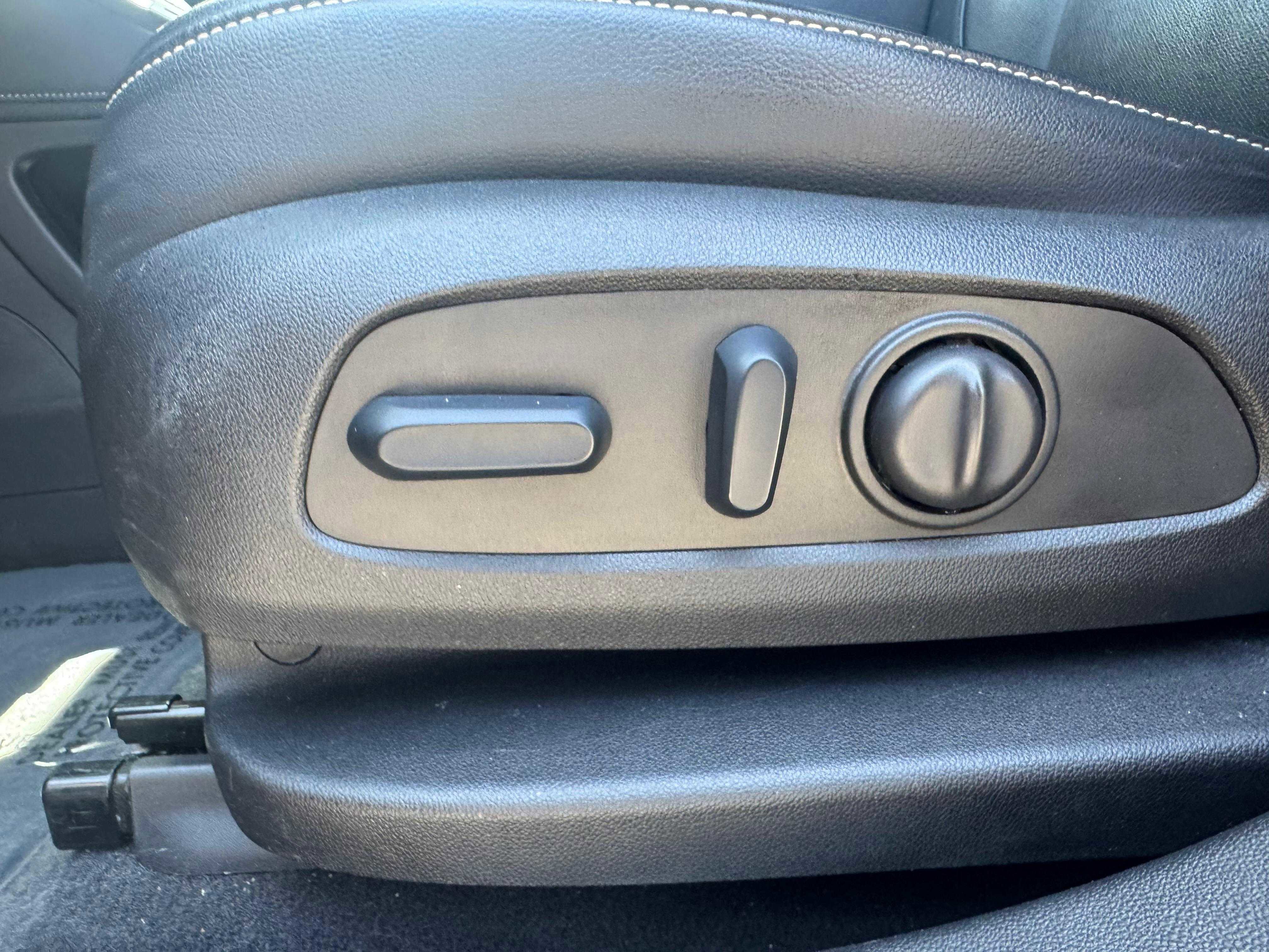 Vehicle image 20 of 81