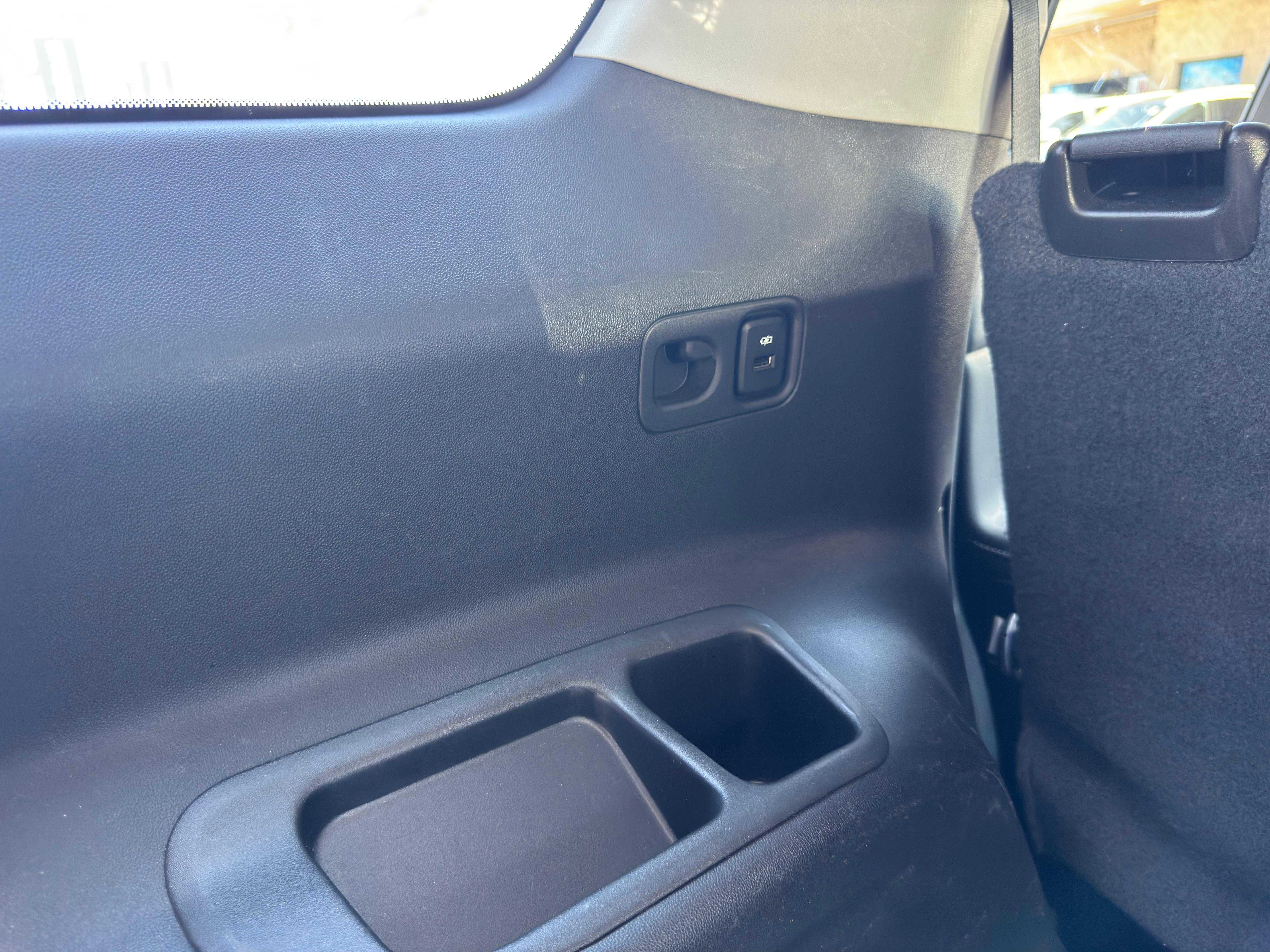 Vehicle image 41 of 81