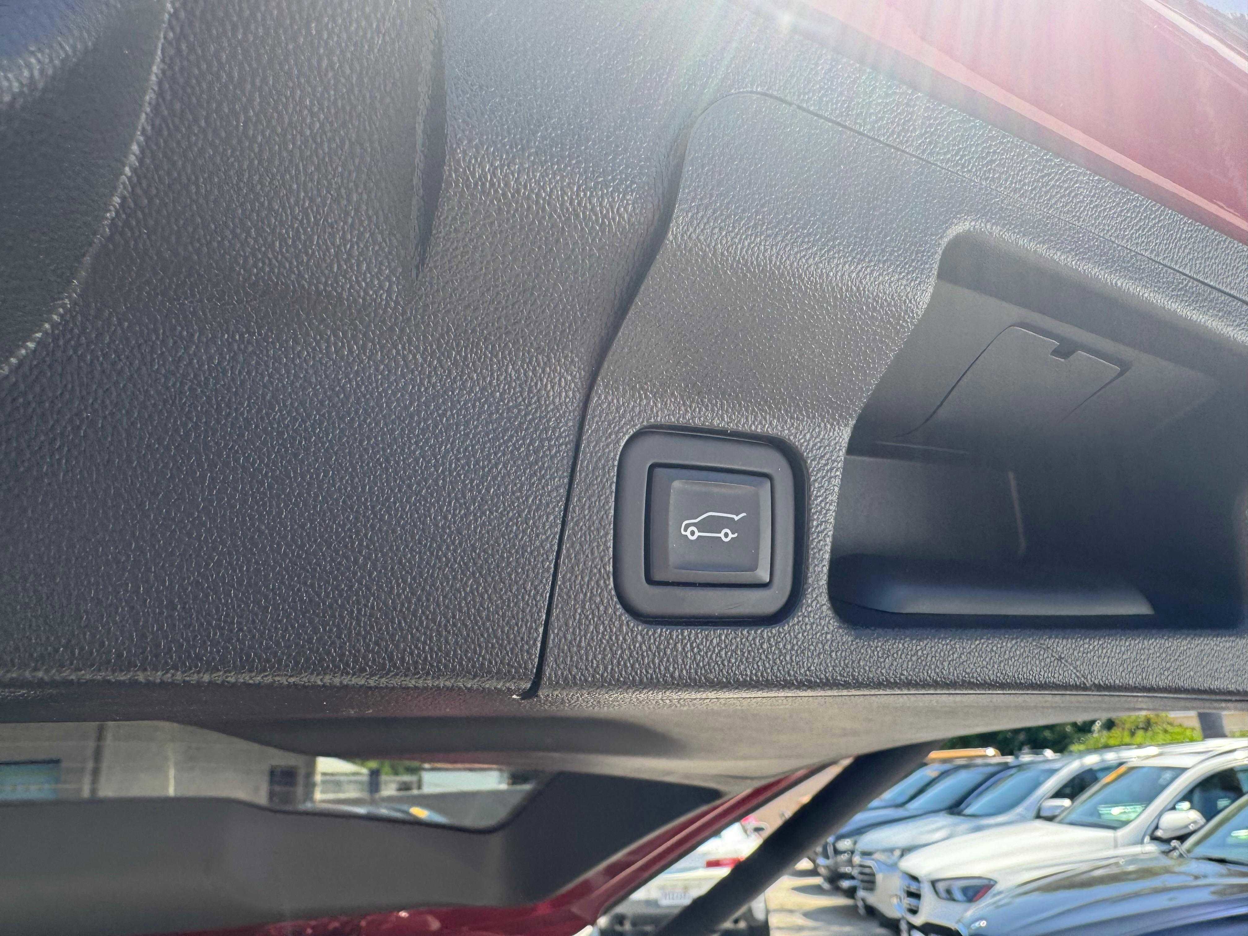 Vehicle image 17 of 81