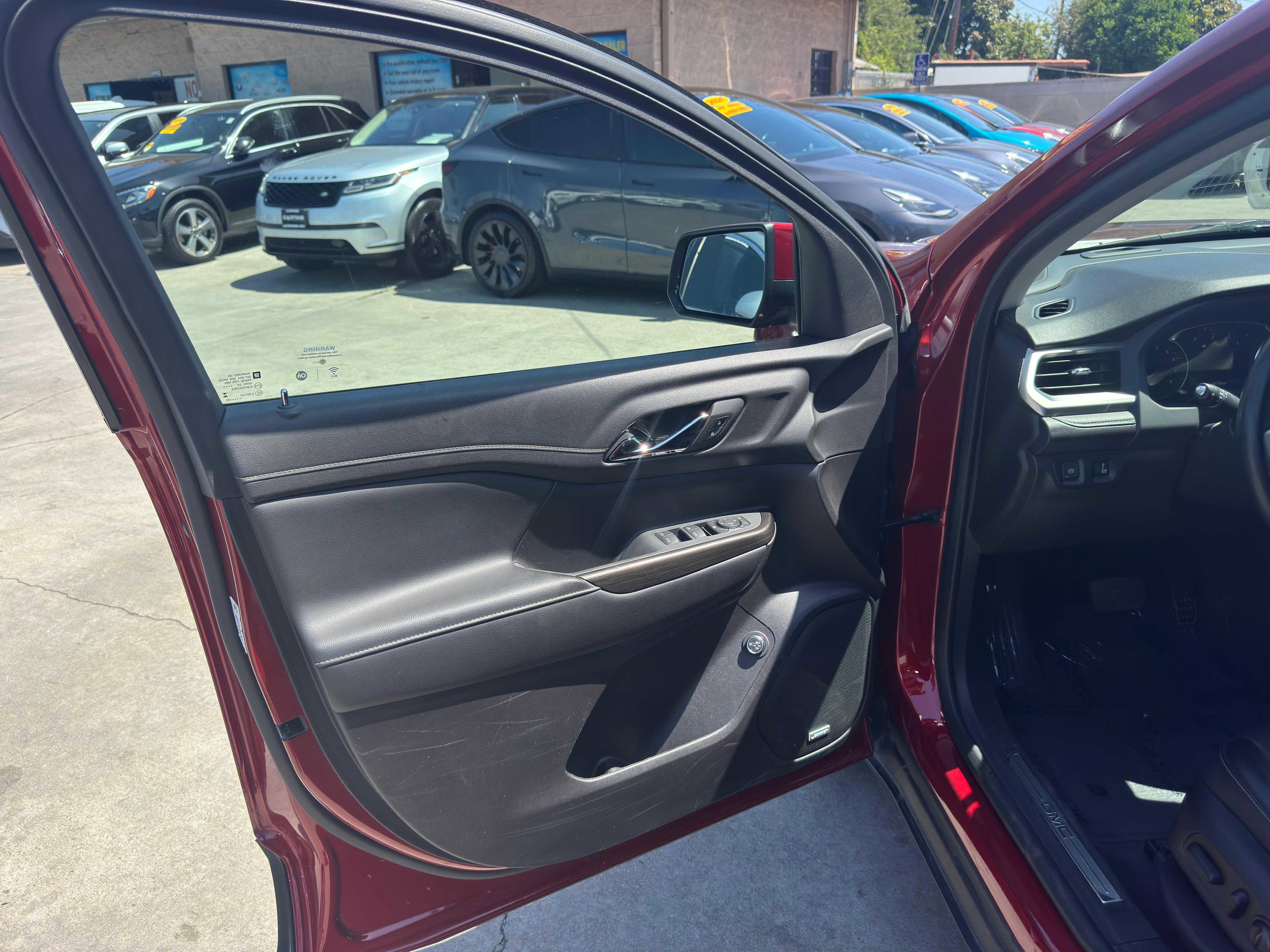 Vehicle image 21 of 81