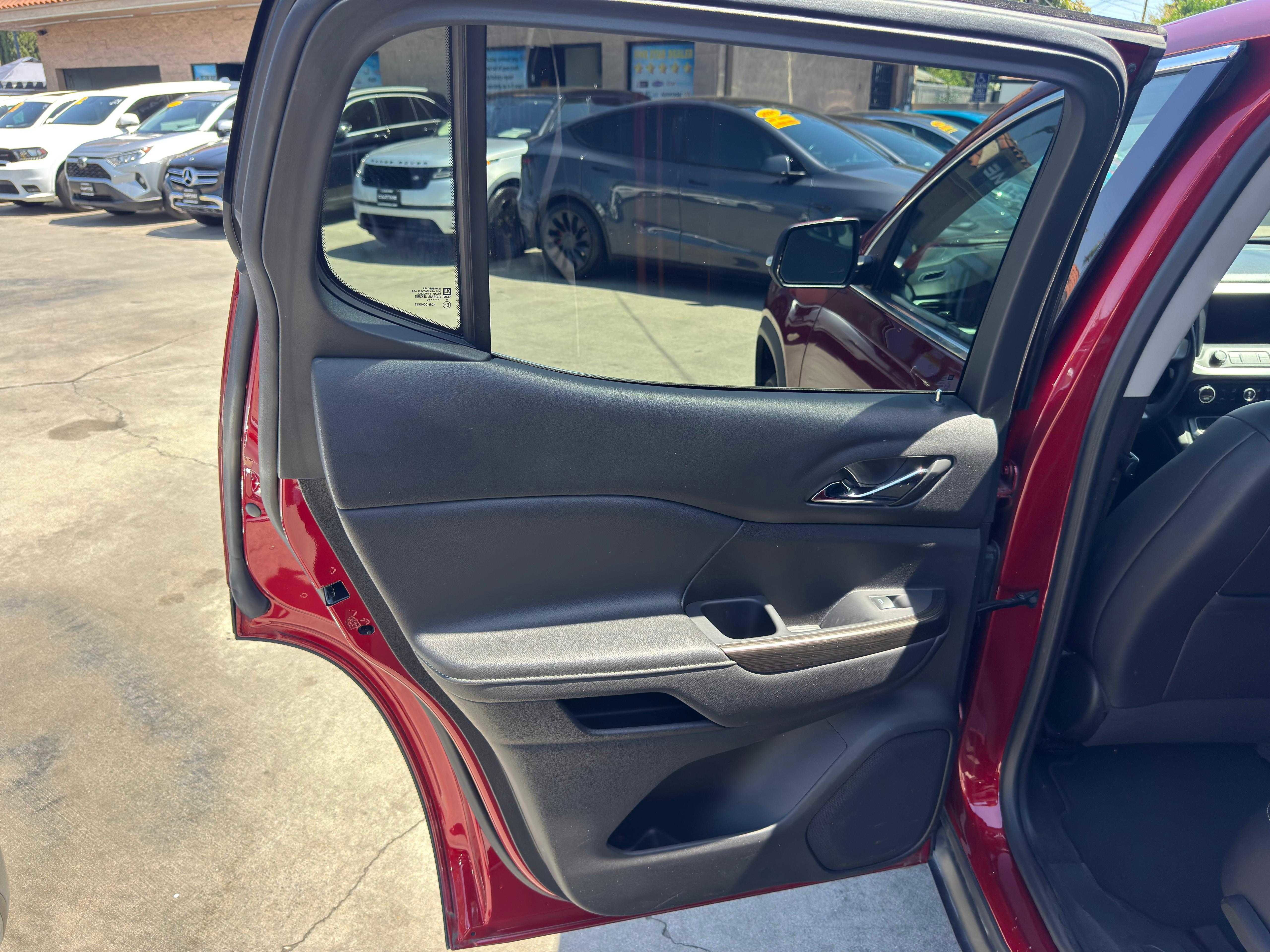 Vehicle image 36 of 81