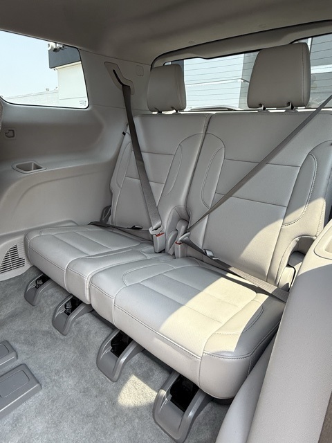 Vehicle image 21 of 38