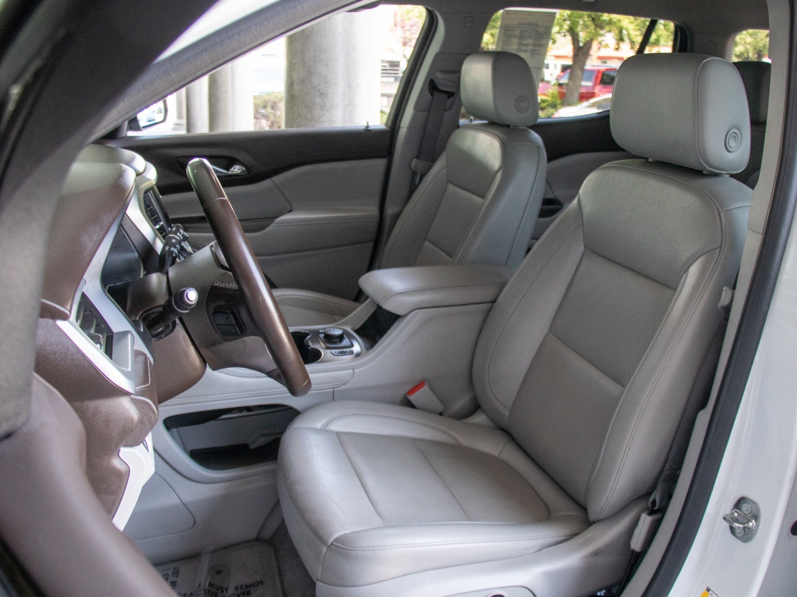 Vehicle image 10 of 25