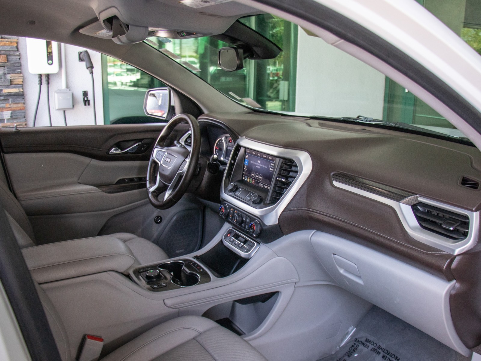 Vehicle image 16 of 25