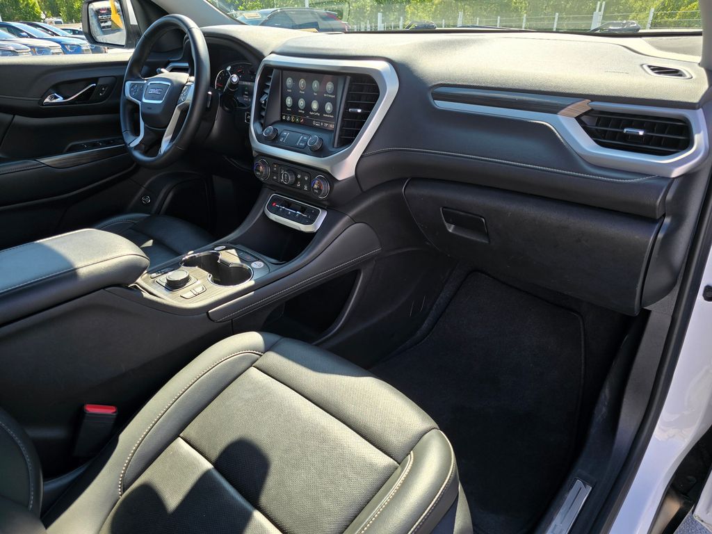 Vehicle image 21 of 31