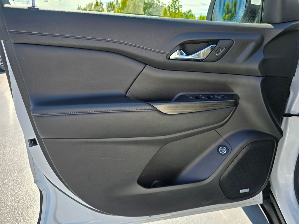 Vehicle image 27 of 31