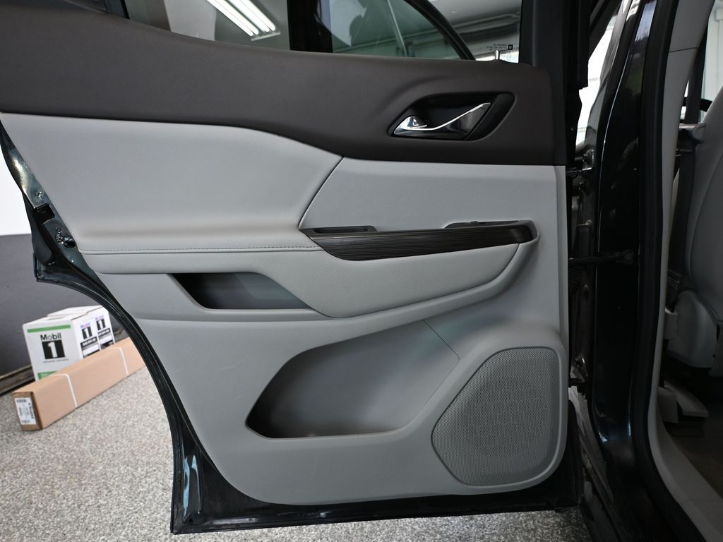 Vehicle image 37 of 57