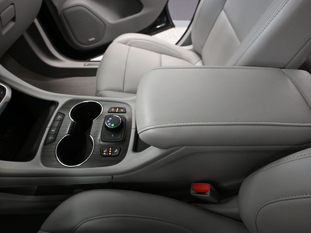 Vehicle image 33 of 57