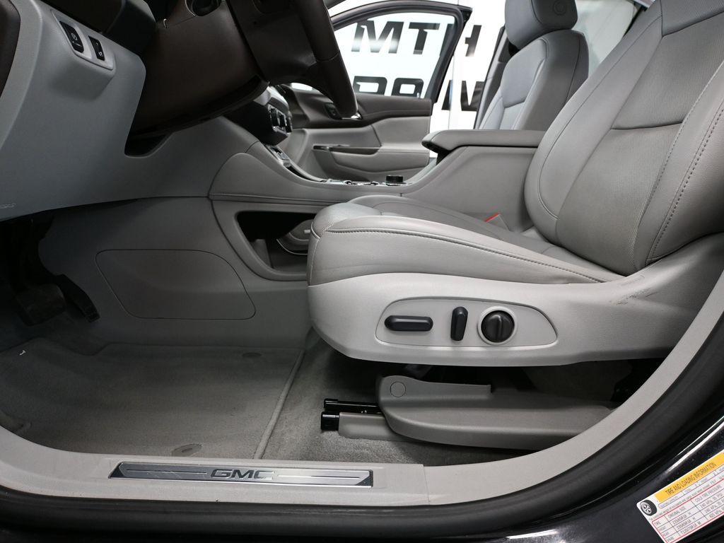 Vehicle image 21 of 57