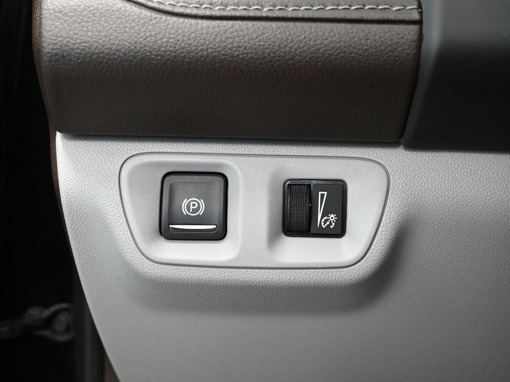 Vehicle image 31 of 57