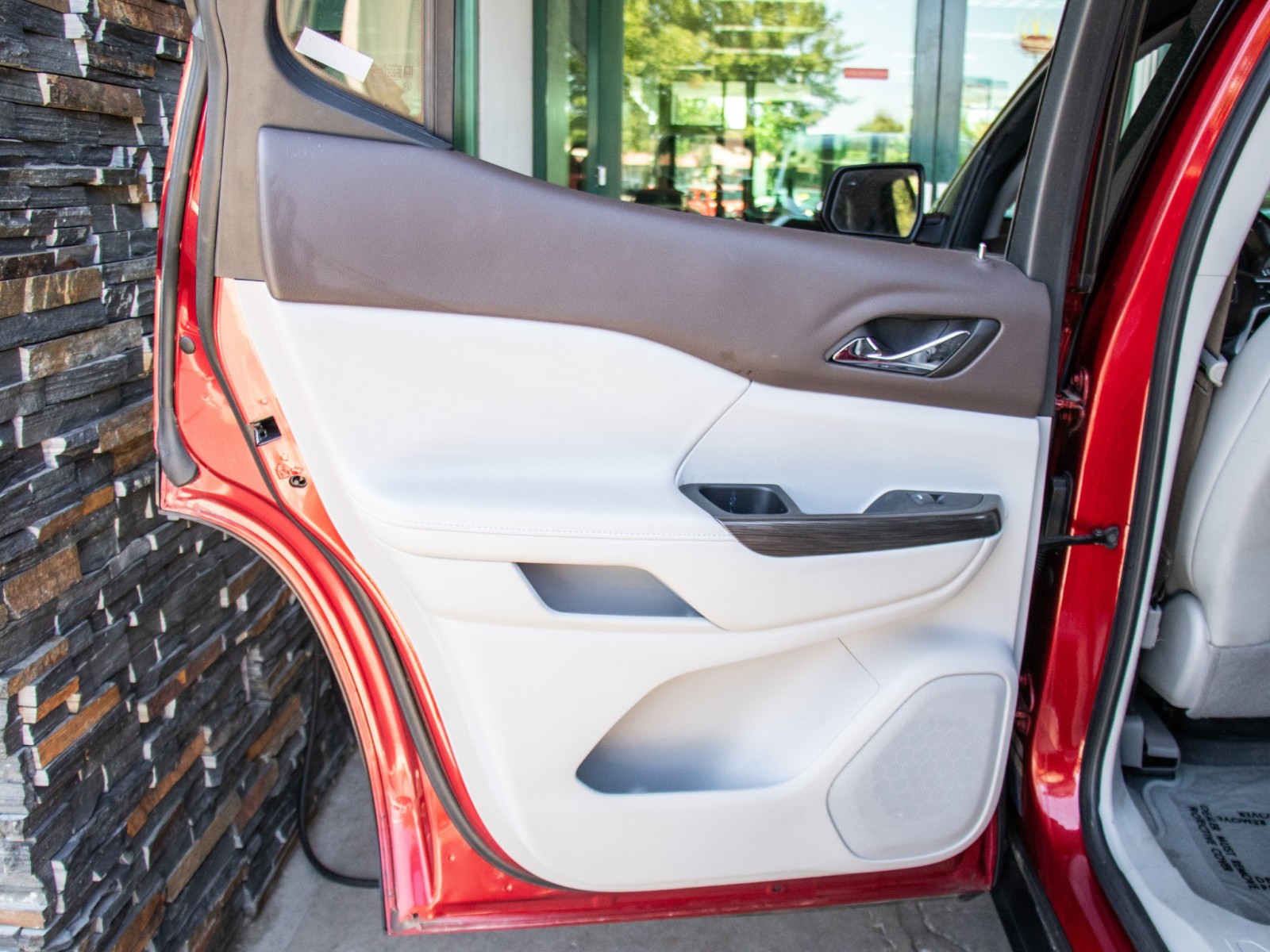Vehicle image 19 of 30