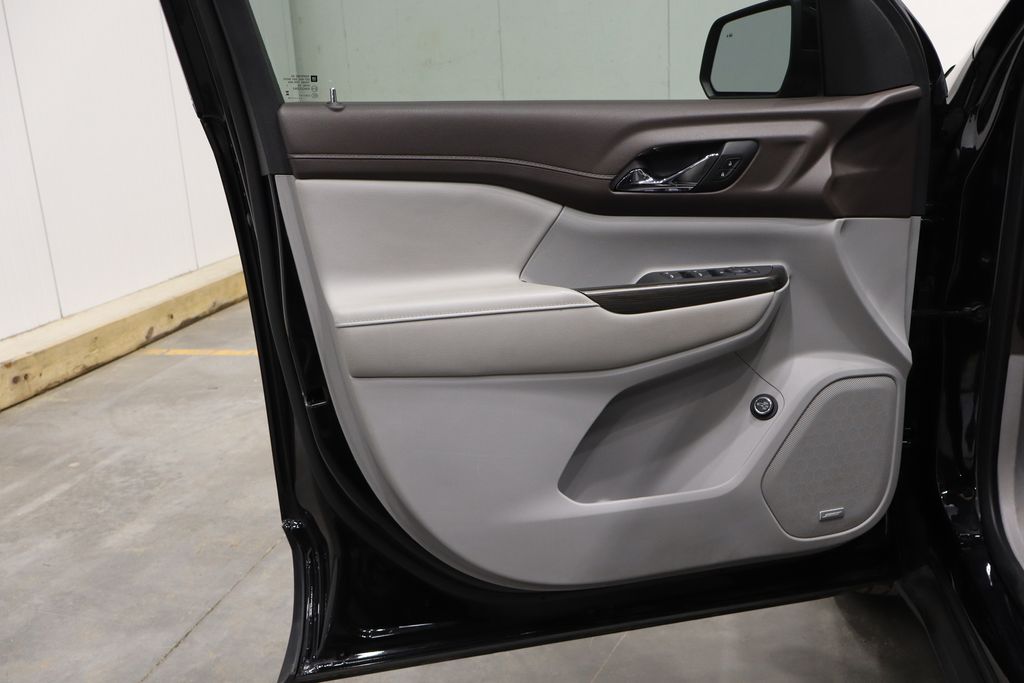 Vehicle image 13 of 45