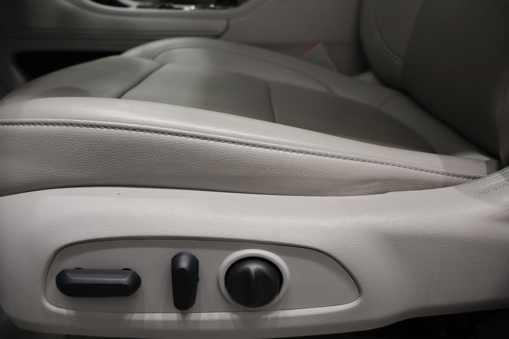 Vehicle image 18 of 45