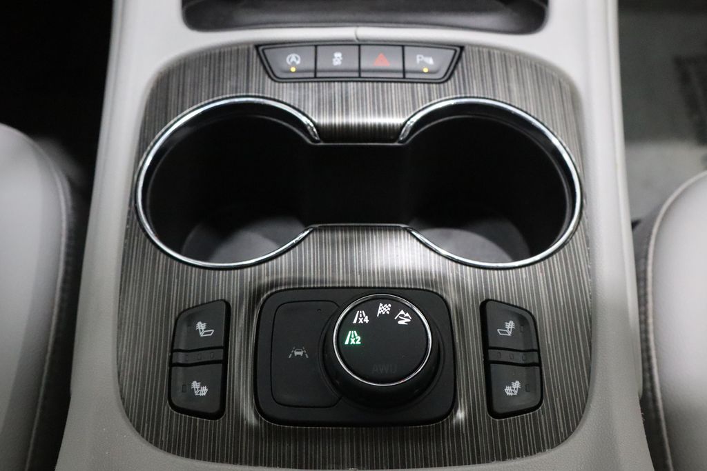 Vehicle image 28 of 45