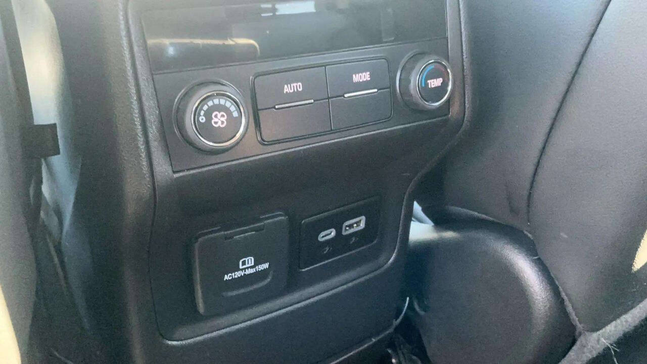 2023 GMC Acadia SLT Image 28 of 29