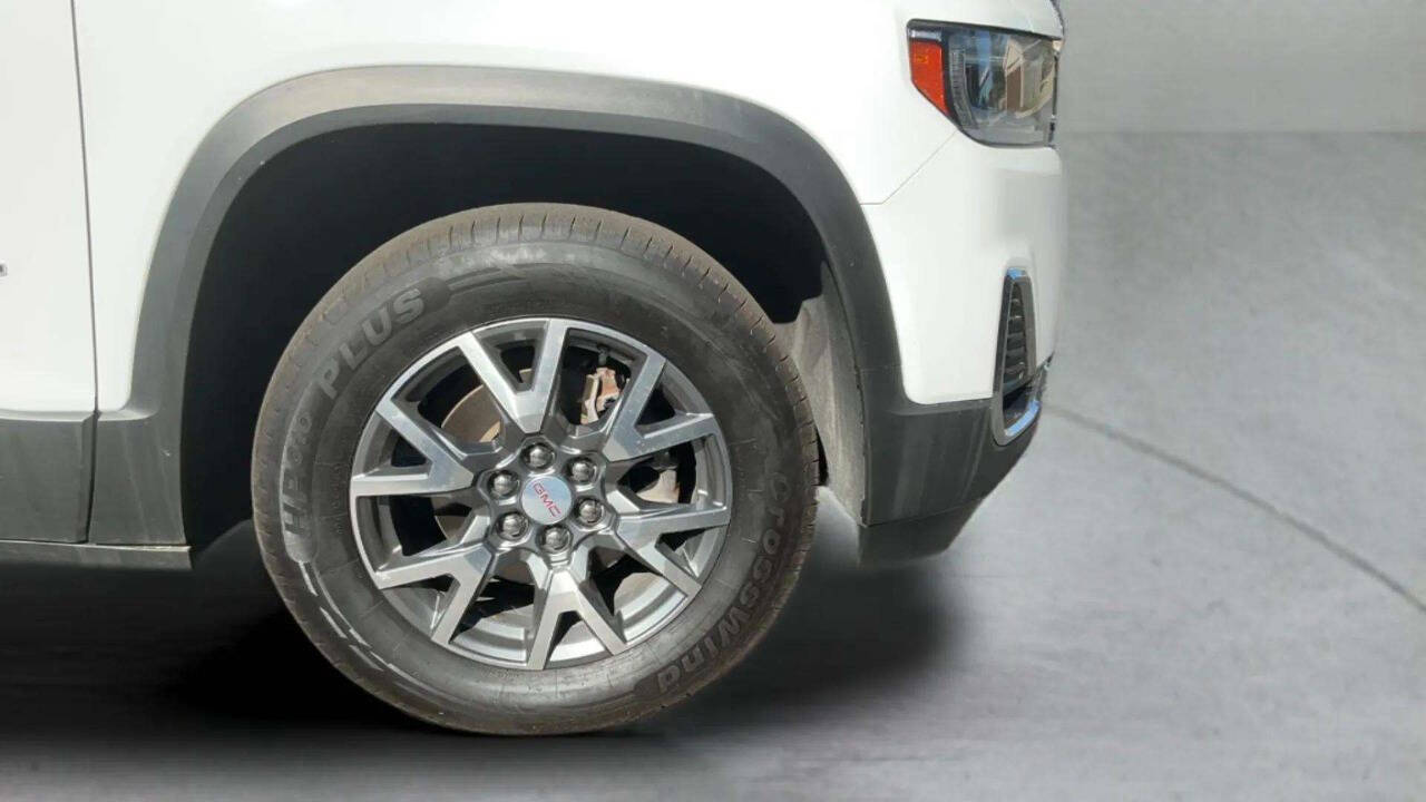 2023 GMC Acadia SLT Image 10 of 29