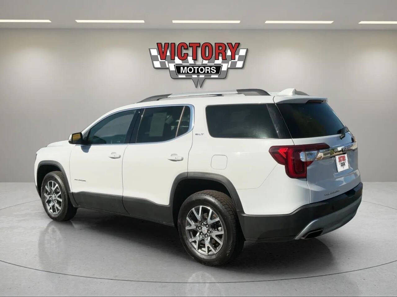 2023 GMC Acadia SLT Image 7 of 29