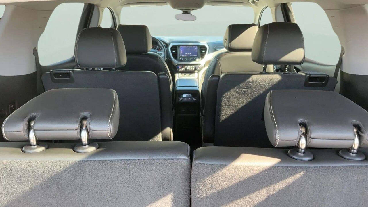 2023 GMC Acadia SLT Image 12 of 29