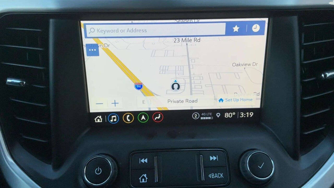 2023 GMC Acadia SLT Image 16 of 29