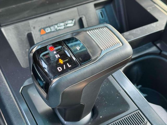 Vehicle image 17 of 23
