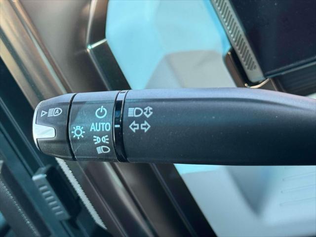 Vehicle image 15 of 23