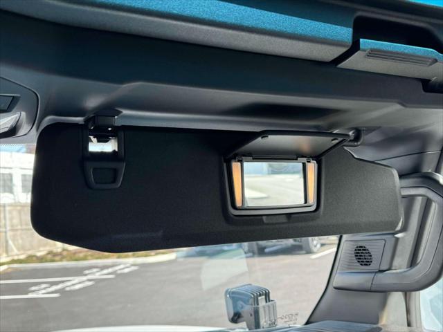Vehicle image 21 of 23