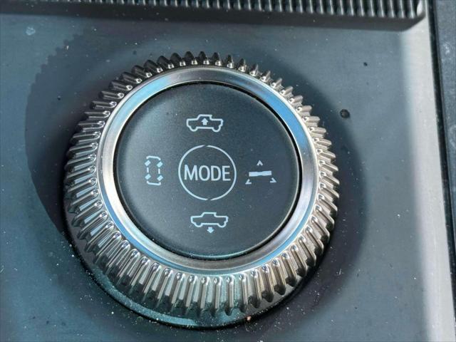 Vehicle image 19 of 23