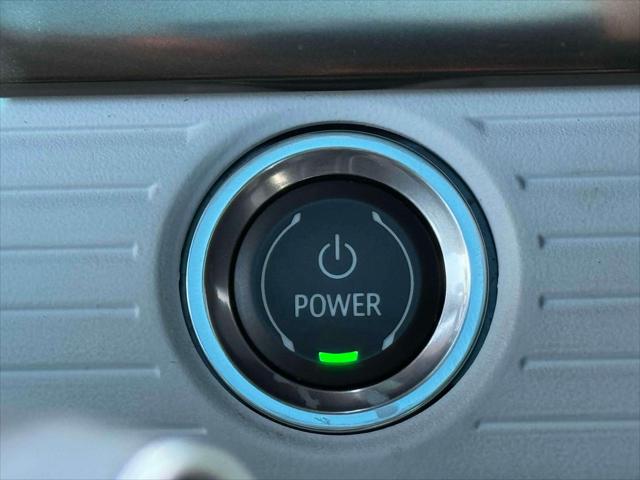 Vehicle image 11 of 23