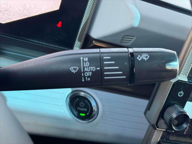 Vehicle image 14 of 23
