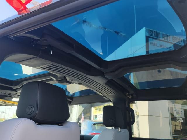 Vehicle image 14 of 17